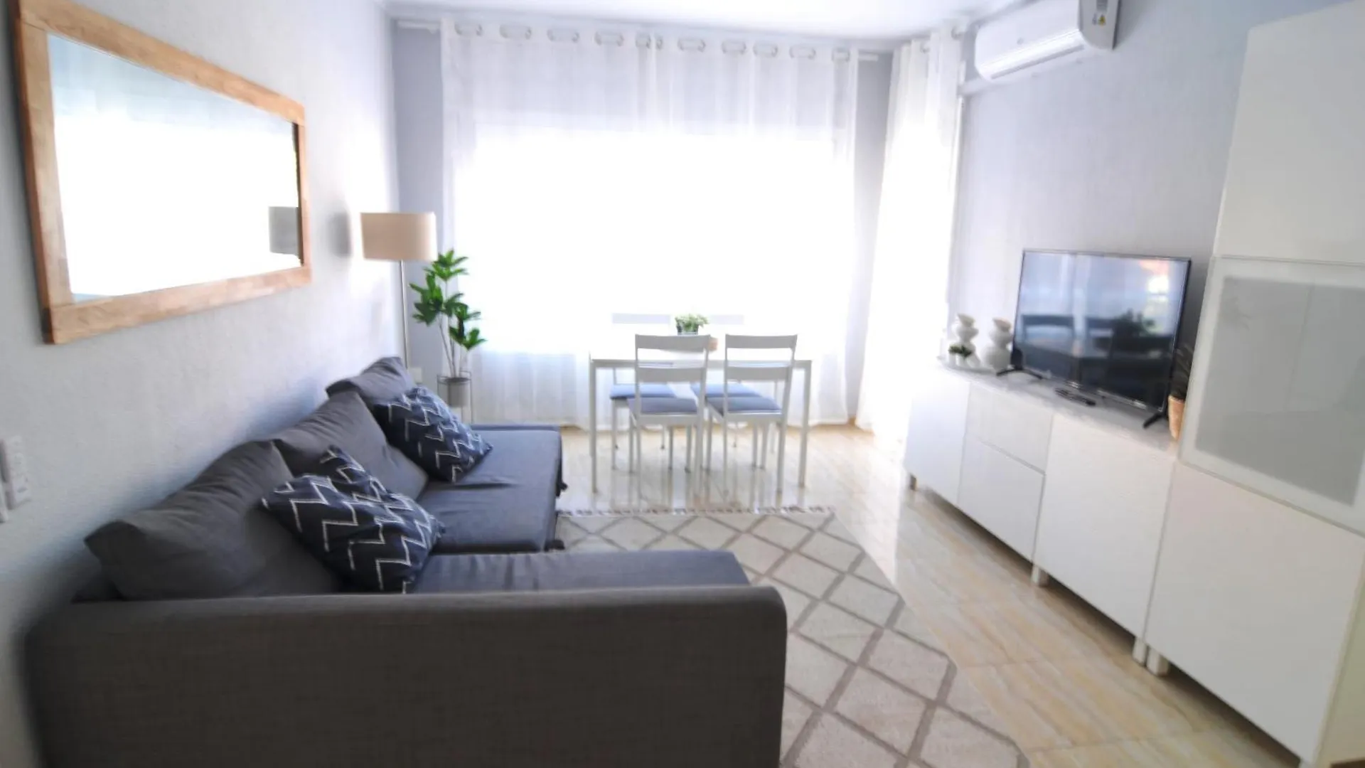 Homeholidaysrentals Blue - Costa Barcelona Pineda de Mar 0*,